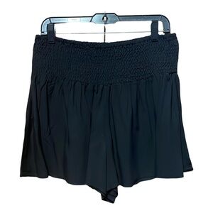 NWOT SoHo Lady Smocked Shorts - Black - Size L